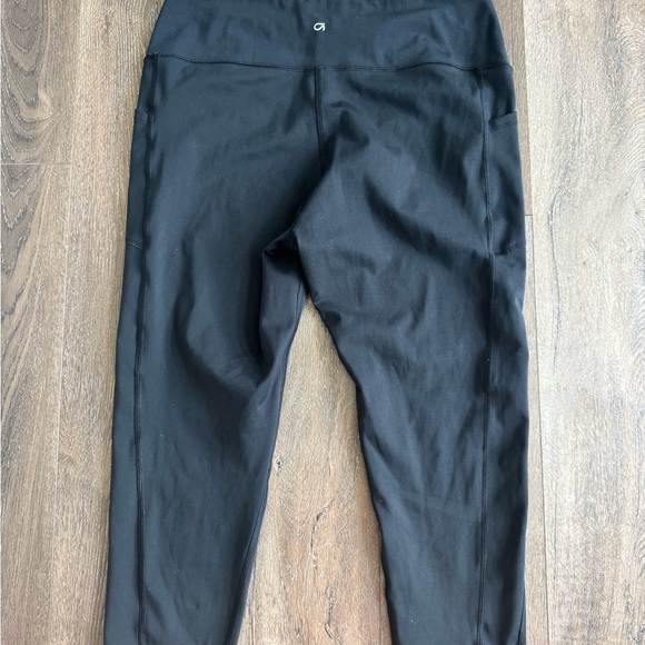 Gap leggings.  Black with side pockets.  Women’s size XL. - Picture 5 of 6